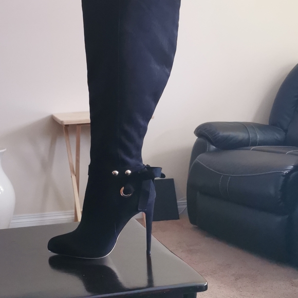 Boots - Picture 2 of 3